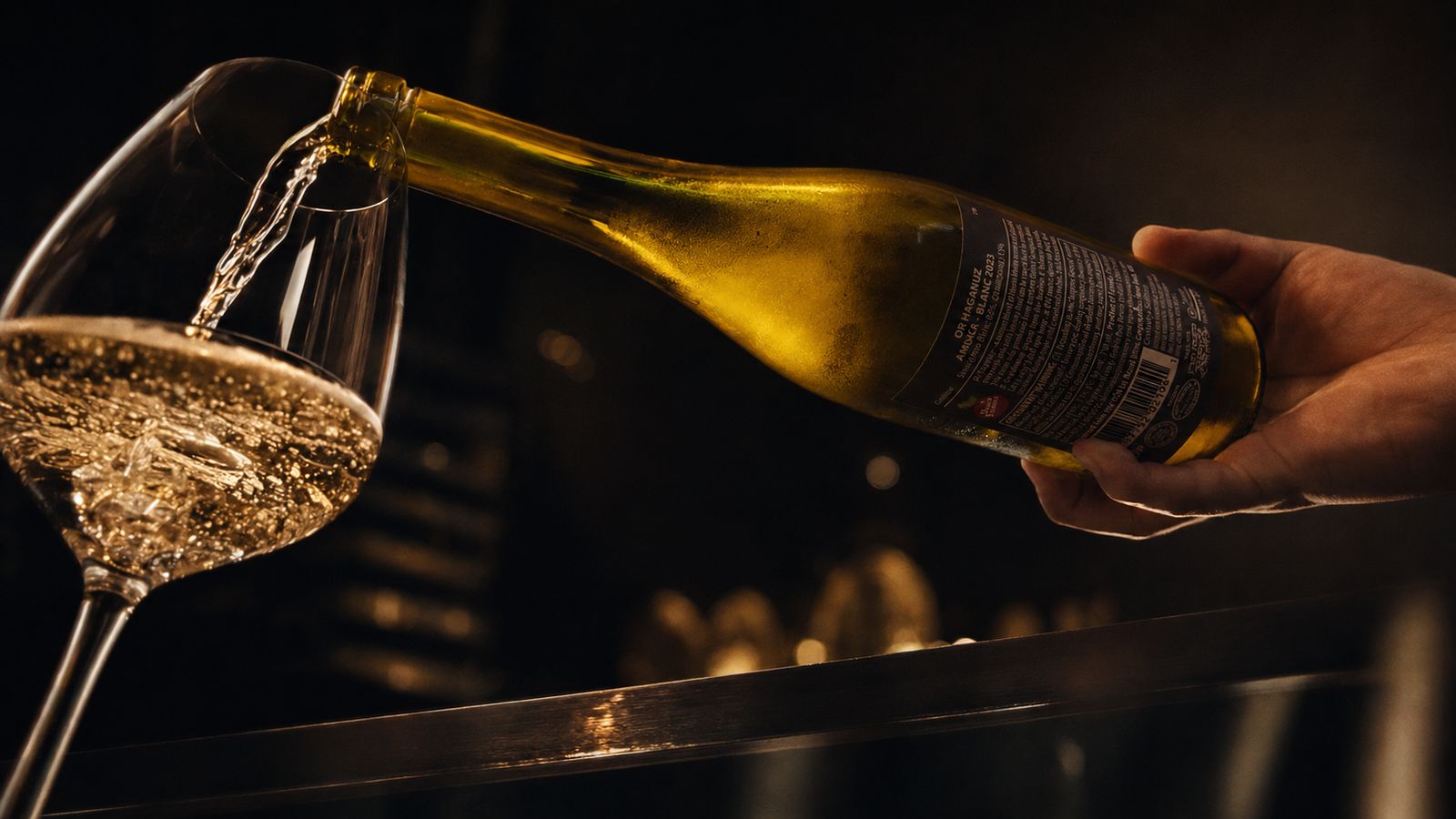 Wine pour